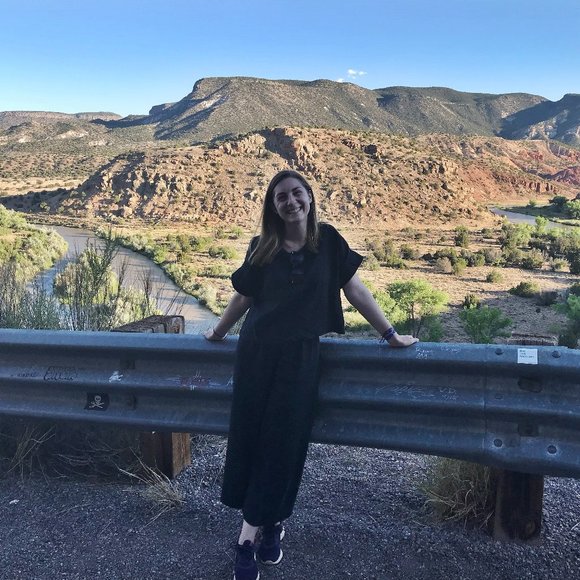 Meet your posher, Sara - Picture 1 of 1